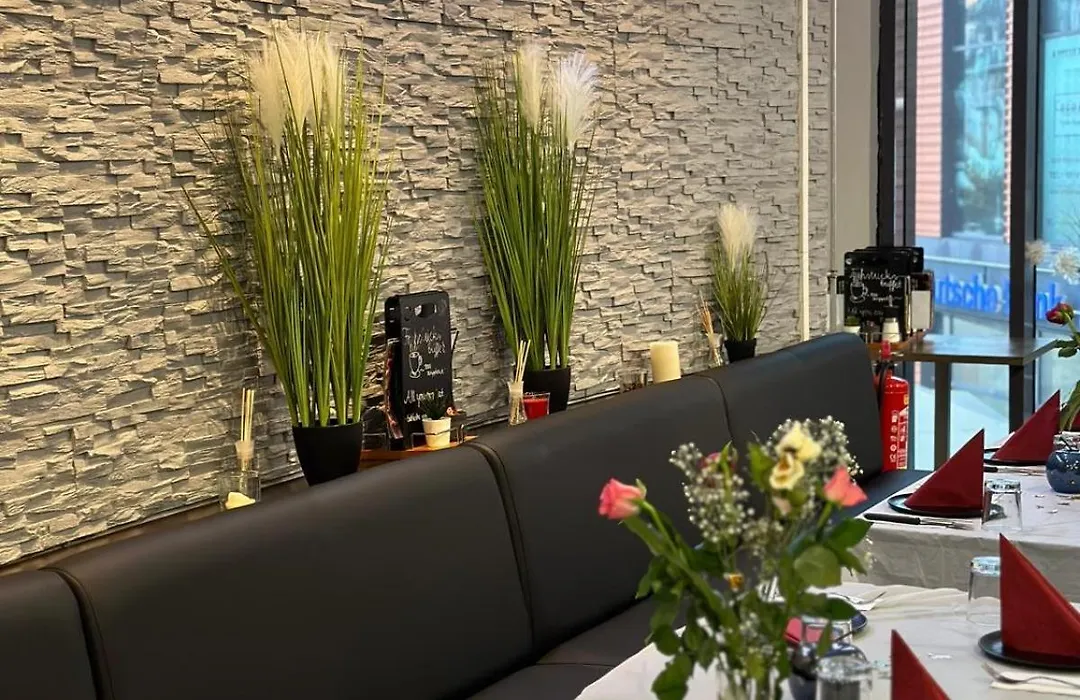 Leoso Hotel Leverkusen-1